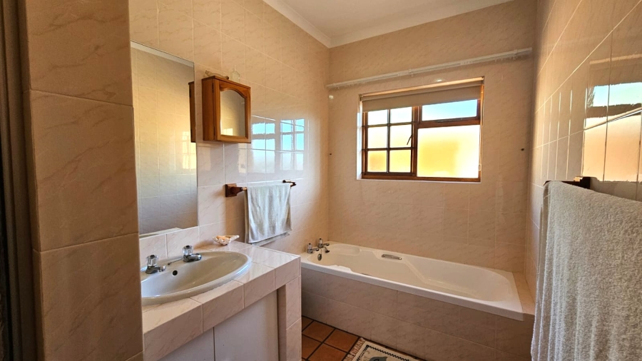 3 Bedroom Property for Sale in Stilbaai Wes Western Cape